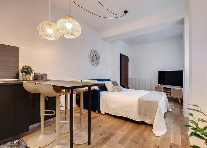 Nazionale Dream - Blu Pavone Daire Floransa