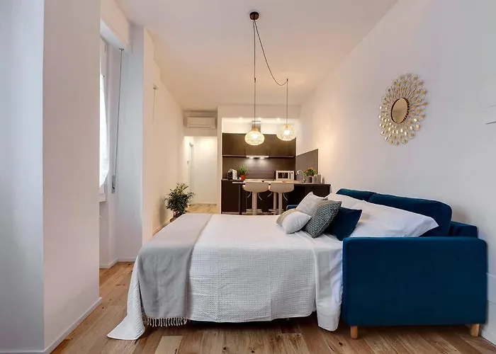 Nazionale Dream - Blu Pavone Daire Floransa